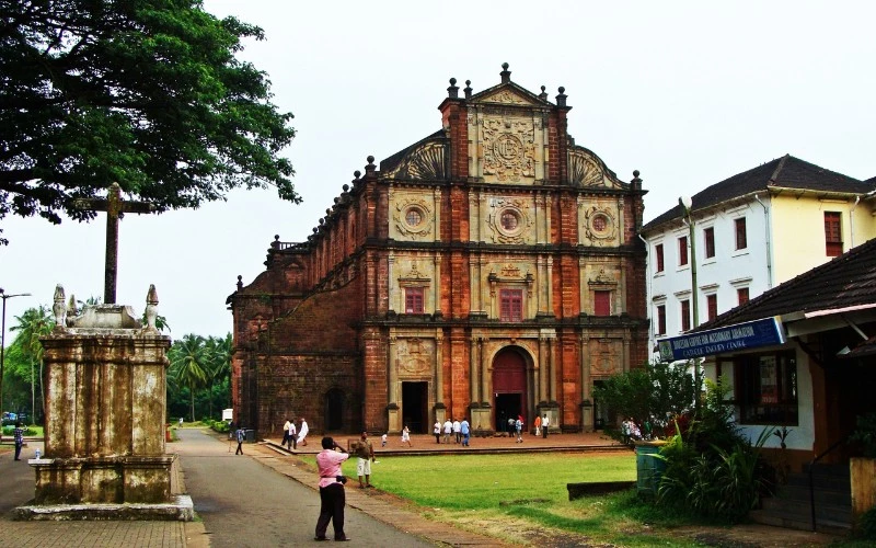 Basilica of Bom Jesus (Famous Churches in Goa)