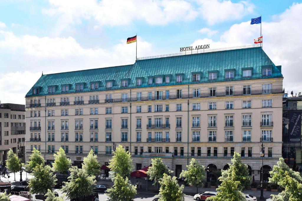 Discover Berlin: Top 5 Hotels for an unforgettable stay.