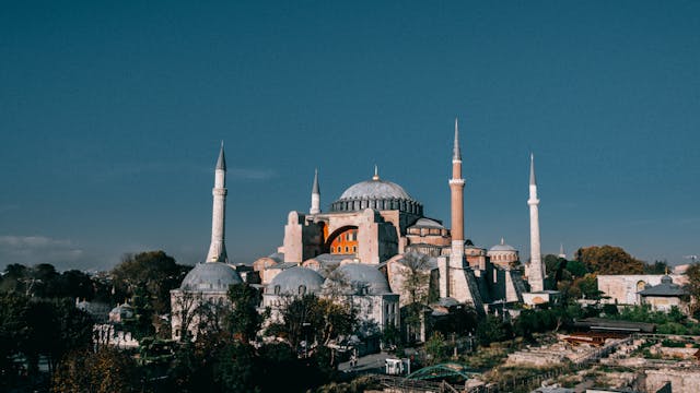 Wander Through Time: An Insider’s Guide to Istanbul’s Historical Walking Tour